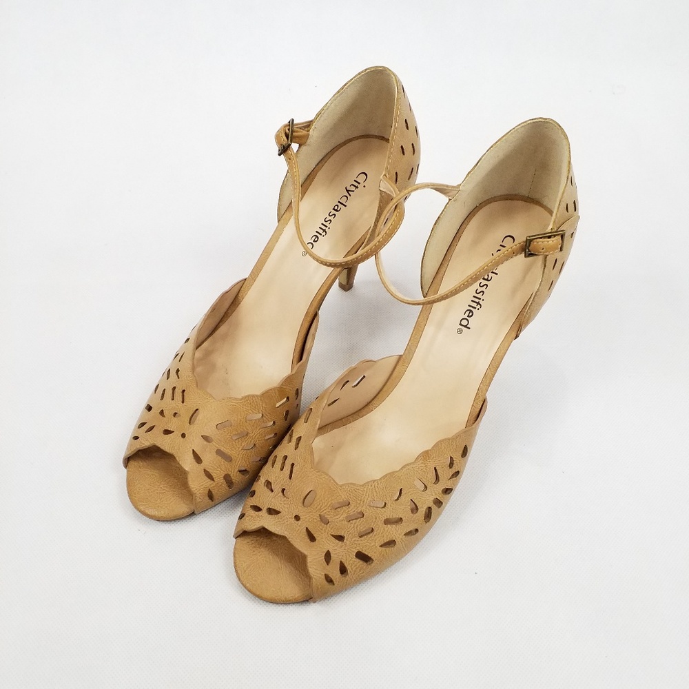 City Classified Strappy open toe Heels